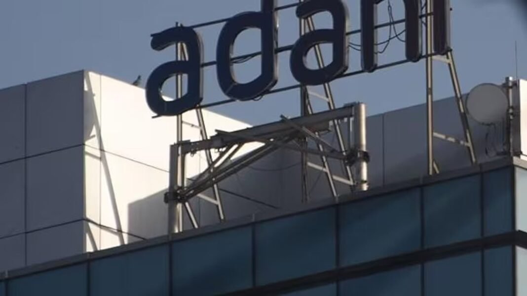 Abu Dhabi Funds, Hinduja Group Consider Investment in Adani Firms' Share Sale