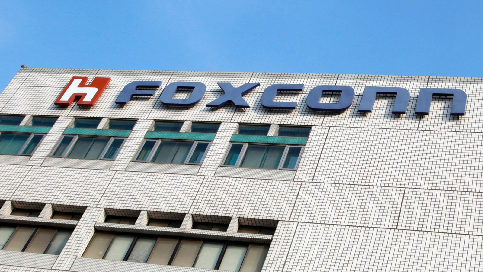 Foxconn to Commence iPhone Production in Karnataka by April 2024 as Apple Supplier Expands Operations